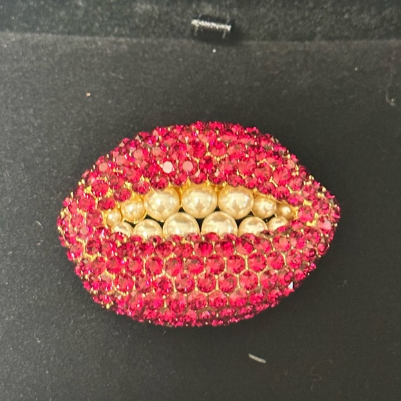 SALVADOR DALI.  Brooch - Ruby Lips With Teeth Like Pearls. - Picture 1 of 6